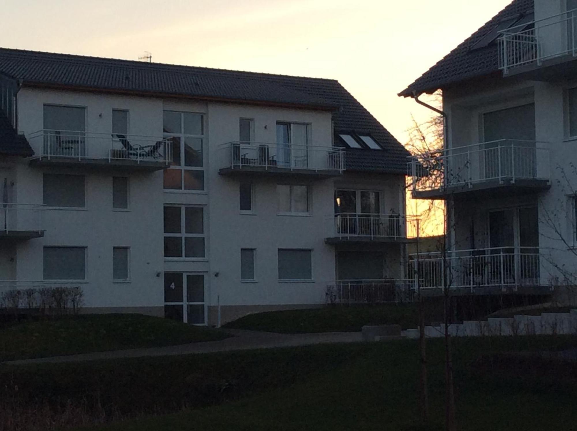 2-Zimmer-Ferienwohnung Mit Hotelservice Und 2 Balkons - Golf, Bike Und Wellness Im Markgraeflerland Bad Bellingen Exterior foto